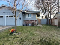 Building Photo - Duplex - Super clean 2 bdrm, 1 bath