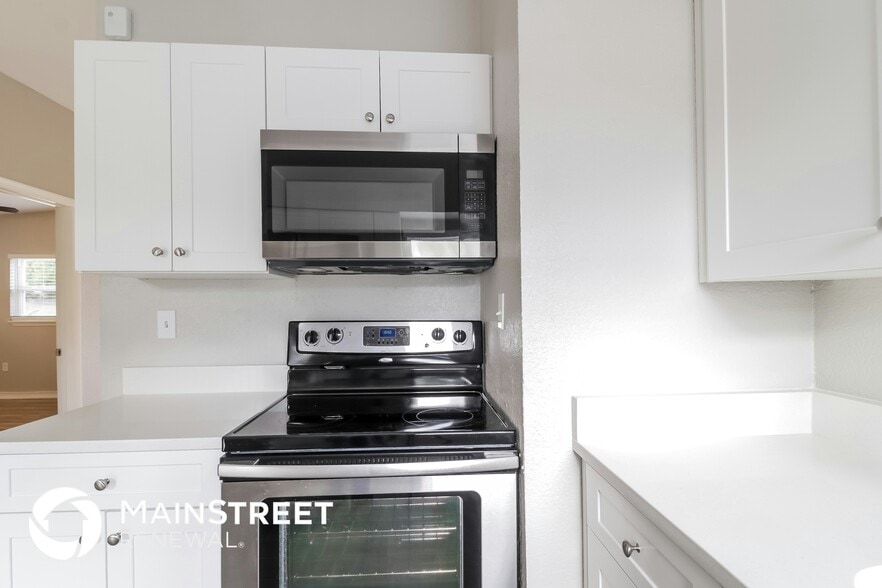 Building Photo - 3404 Paris Pl