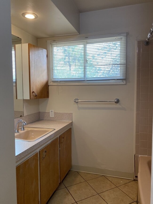 Building Photo - STUDENTS WELCOME! Ranch Home w/ Finished Basement, Fenced Yard and Two Kitchens