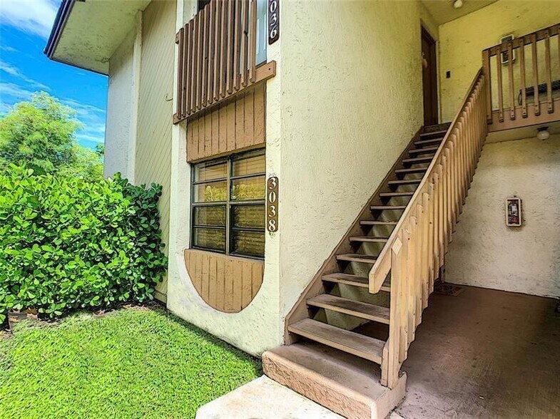 Primary Photo - 3038 Coral Ridge Dr