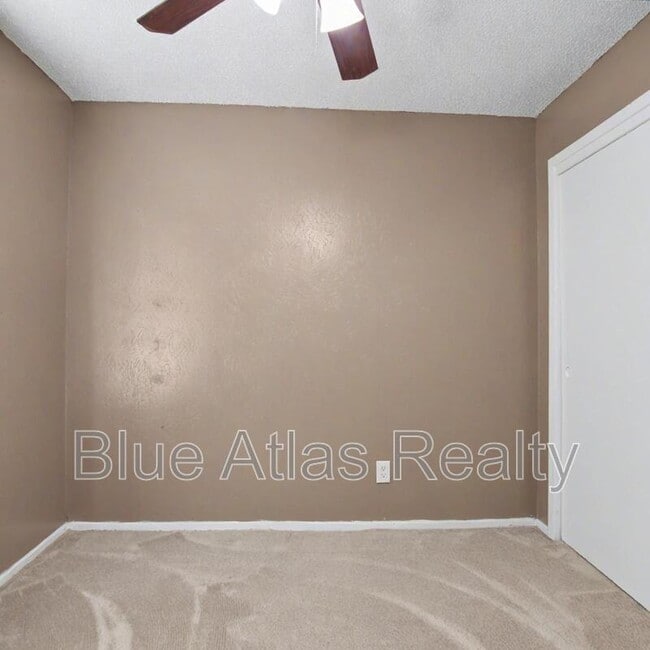 Building Photo - 805 Cherry Hills Dr