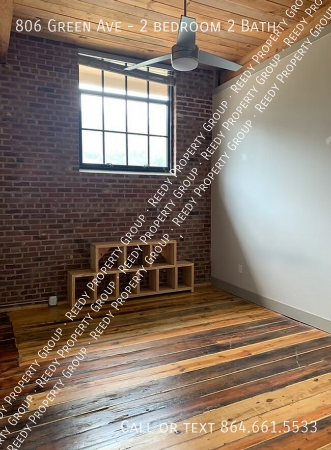 Building Photo - 806 Green Ave