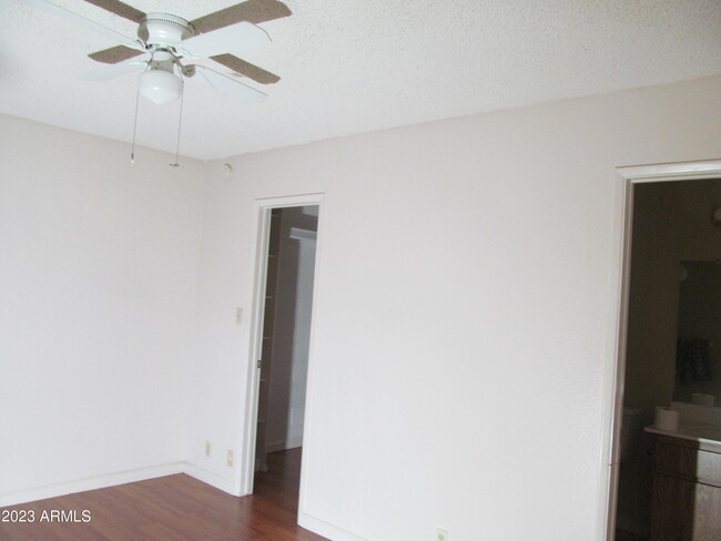 Building Photo - 609 W Blackhawk Dr