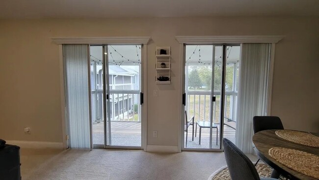Building Photo - 5336 White Cliff Ln