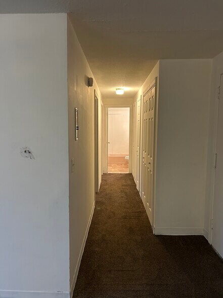 Building Photo - 509 Burnside Ave