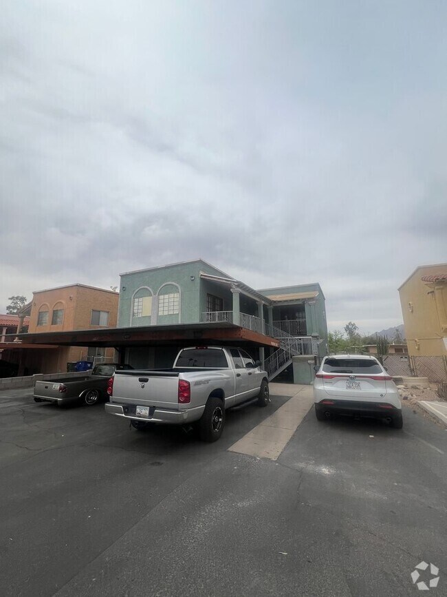 Building Photo - FULLY REMODELED 1 BED. APT. / AVAILABLE FO...