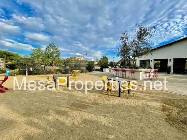 Building Photo - 3647 E Bright Paseo