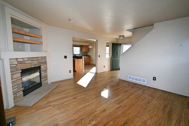 Building Photo - Stunning 4 Bedroom Home in Indigo Ranch!