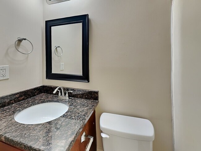 Building Photo - Lovely 3 Bed located in Stone Mountain.