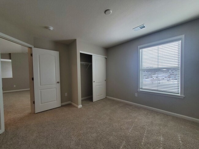 Building Photo - 2 Bedroom with 2 Bath Condo