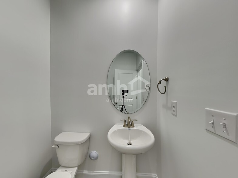 Building Photo - 1135 Livengood Wy