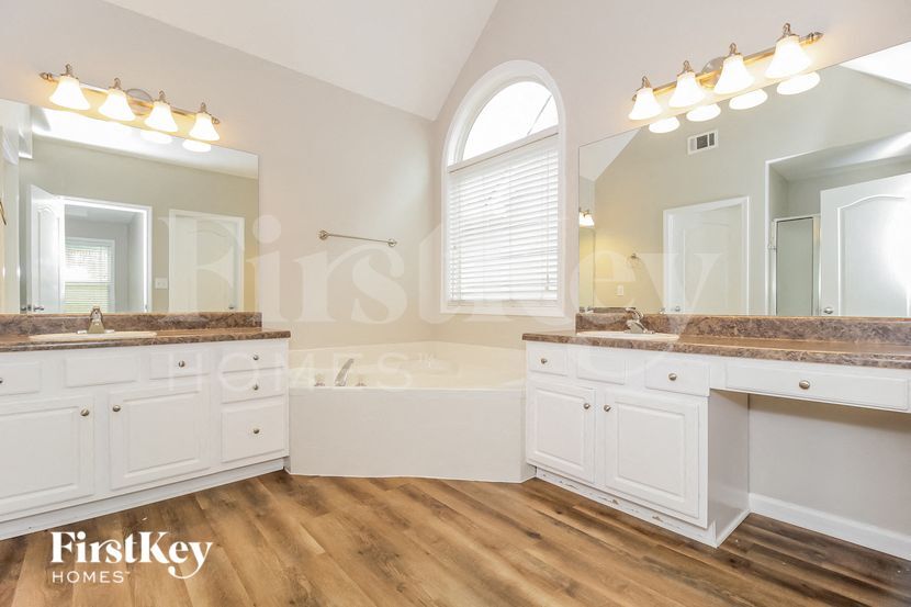 Building Photo - 36 Crown Dr