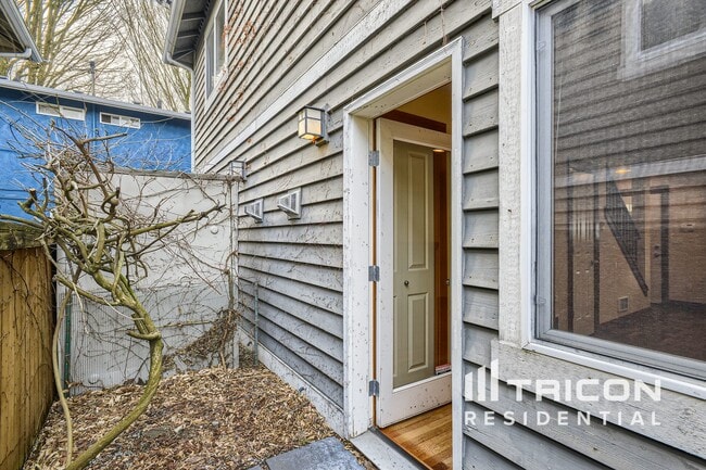 Building Photo - 1132 N 91st St
