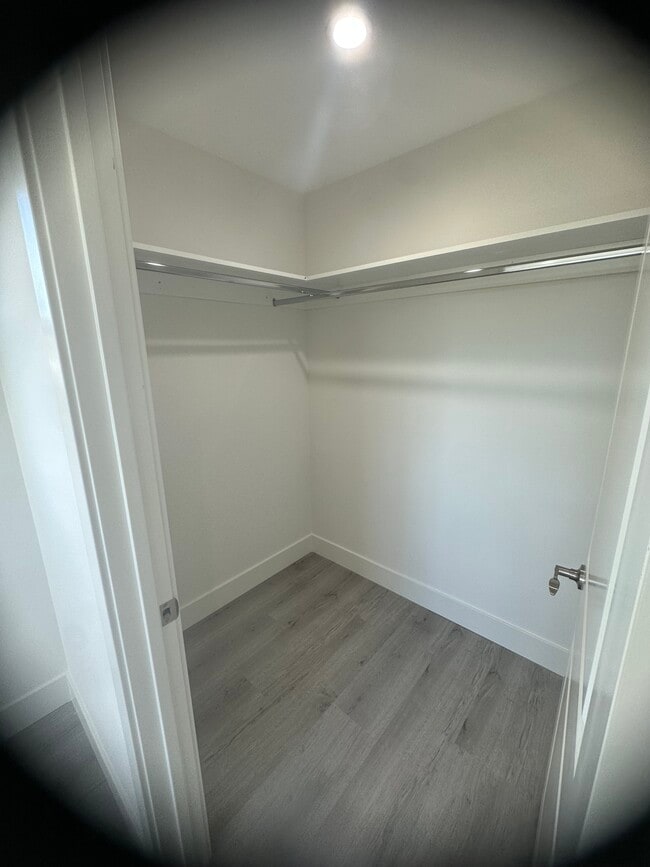 Building Photo - Reddy Gardena Properties