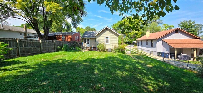 Building Photo - Newly Remodeled House for Rent in Shrewsbury!