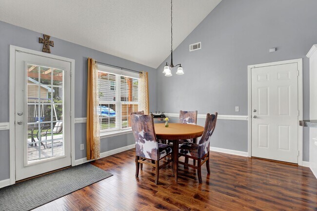 Building Photo - 211 Mikal Dr