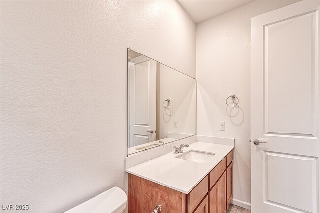 Building Photo - 643 Grey Saker St