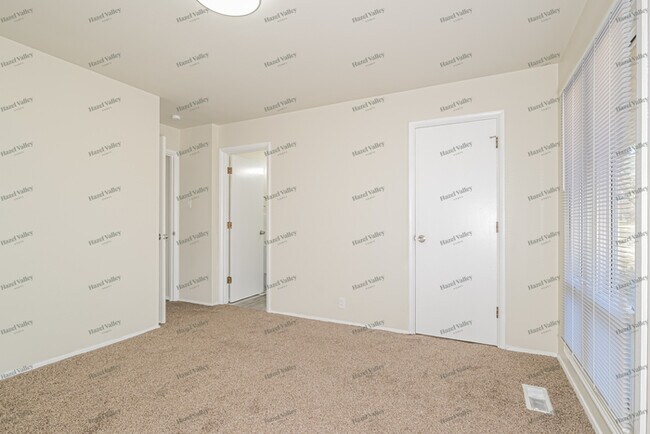 Building Photo - 1805 Aqueduct Dr