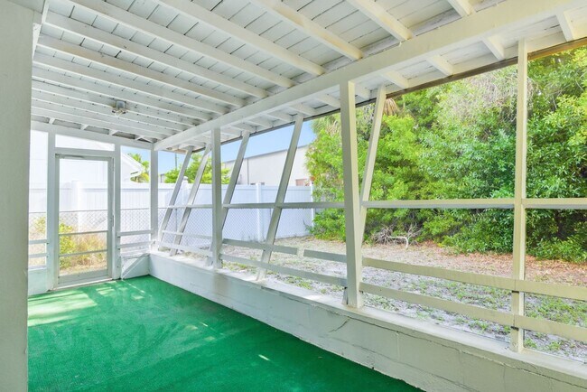 Building Photo - Remodeled 3/1 Home