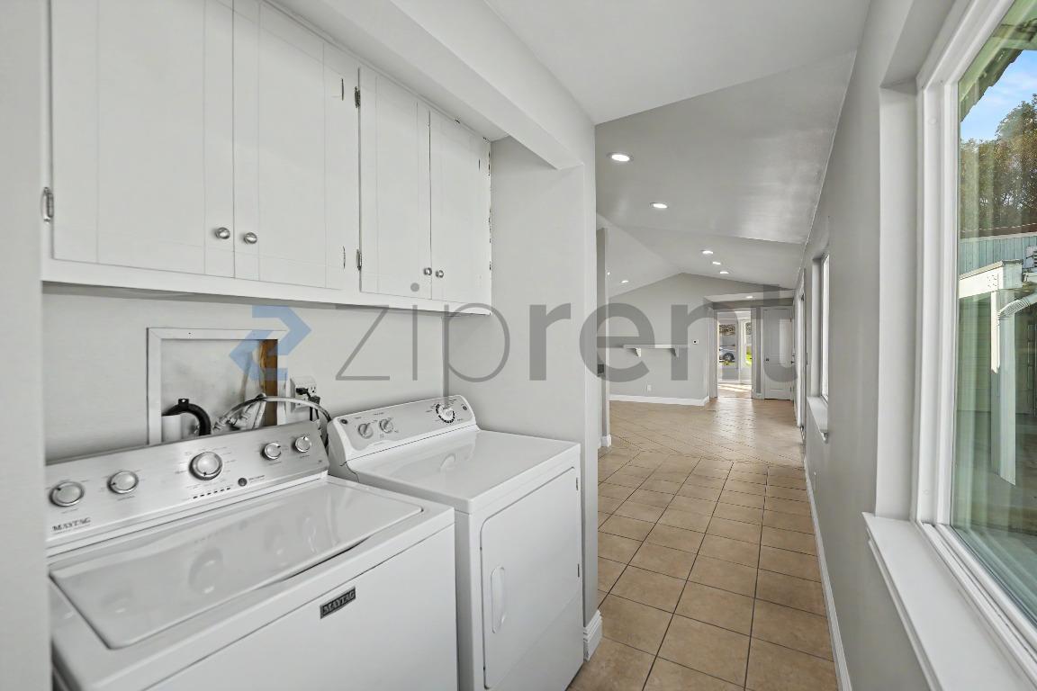 Building Photo - Unit