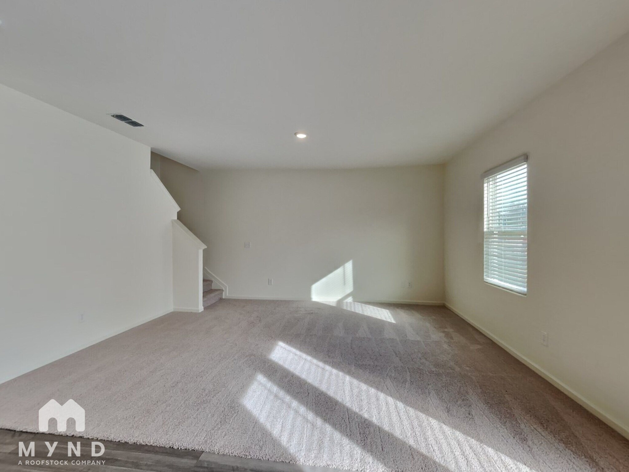 Building Photo - 424 Cottontail Ln
