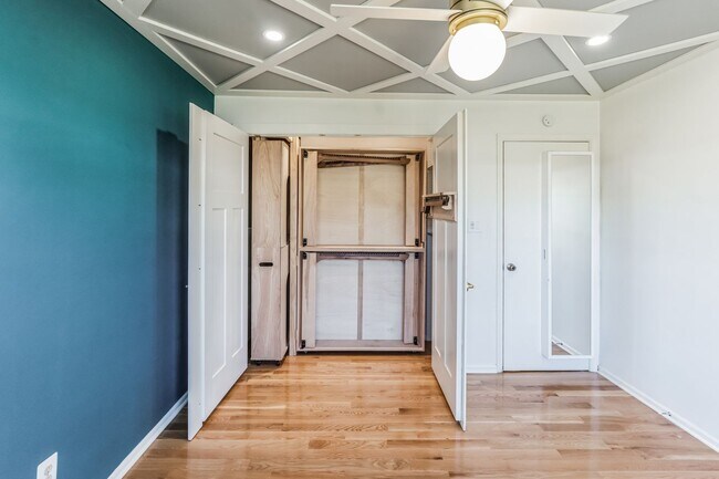 Building Photo - Beautiful 2 Bedroom, 1 Bathroom Condo In W...