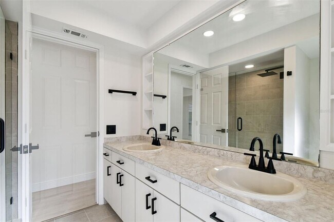 Building Photo - 970 Rolling Hills Dr