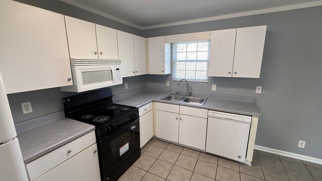 Building Photo - 2702 Painted Pony Dr