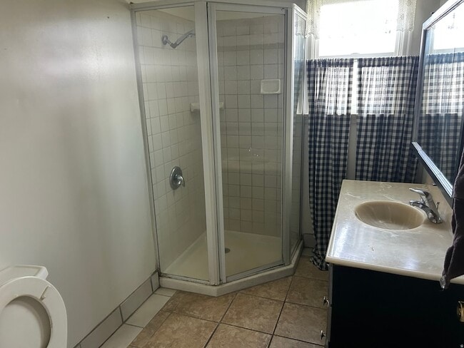 Building Photo - 3580 Van Buren Ave