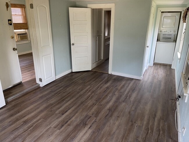 Building Photo - 907 Sunset Terrace