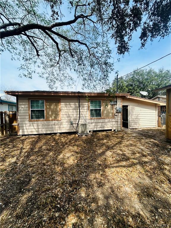 Building Photo - 13 E Fay St