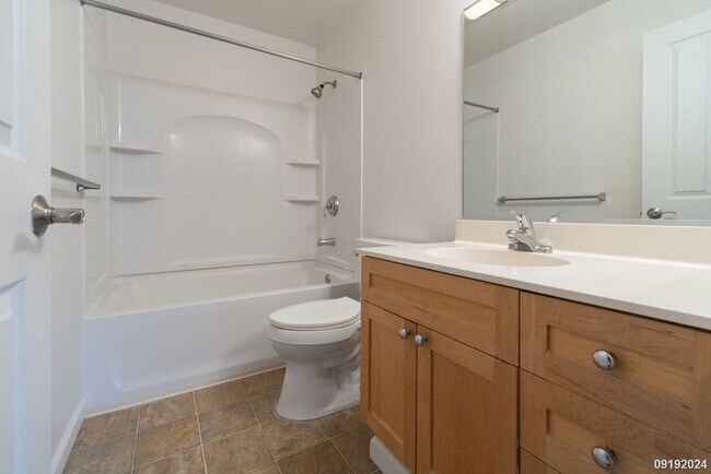 Building Photo - 4 br/2.5 ba Ewa Gentry Tuscany II, Schedul...