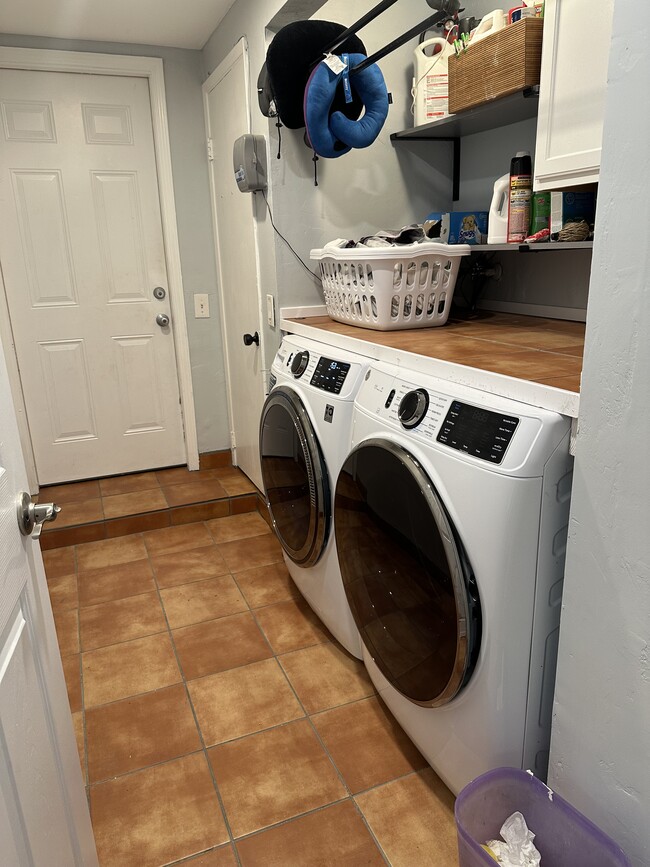 Building Photo - 3822 Polaris Dr