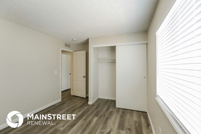 Building Photo - 8921 W Weldon Ave