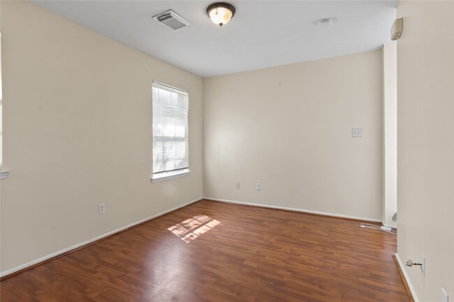 Building Photo - 5815 Clerkenwell Dr