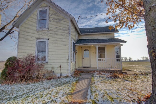 Building Photo - Country Home