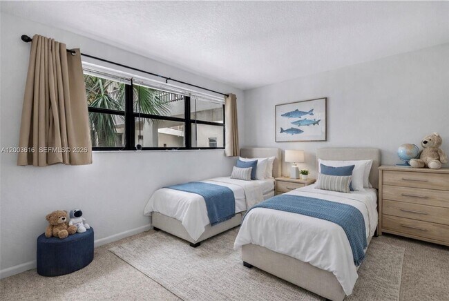 Building Photo - 2322 S Cypress Bend Dr