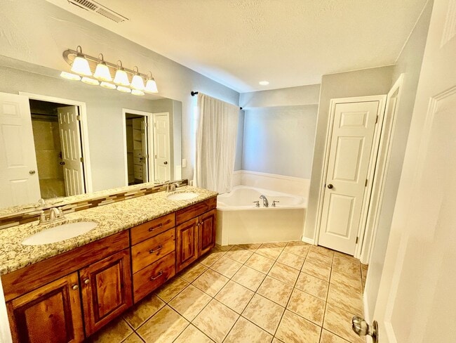 Building Photo - Pet-Friendly 4-BR Home in Washington Fields