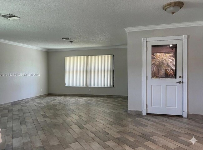 Building Photo - 633 NE 2nd St