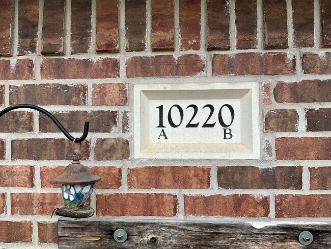 Building Photo - 10220 Lilac Ln