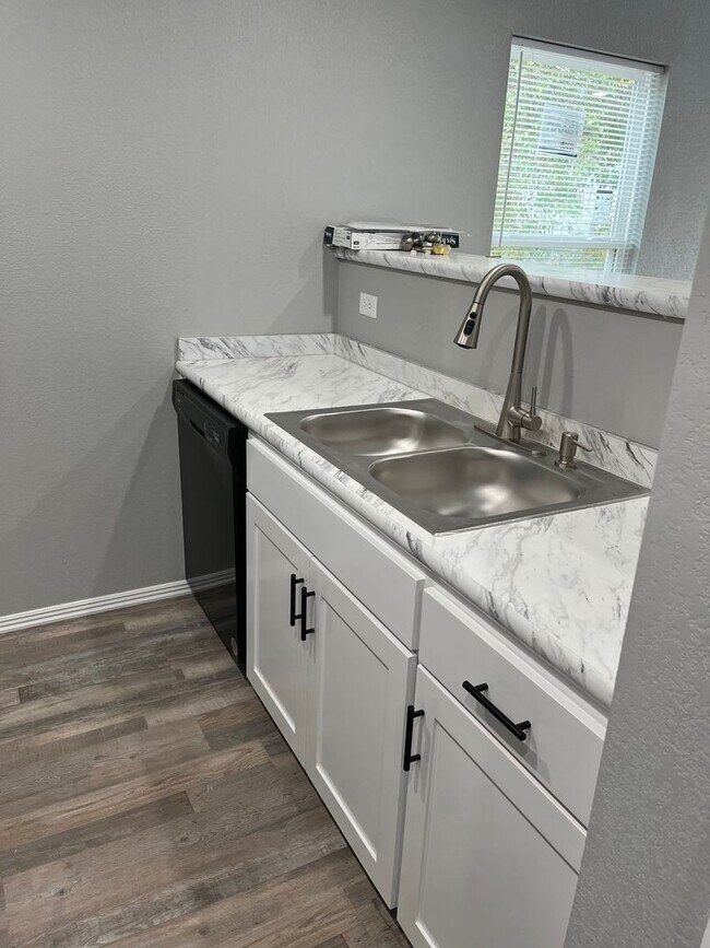 Building Photo - COX-VINE STREET