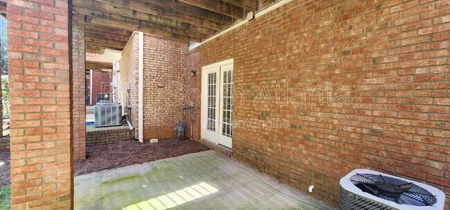 Building Photo - 106 Lexington Village