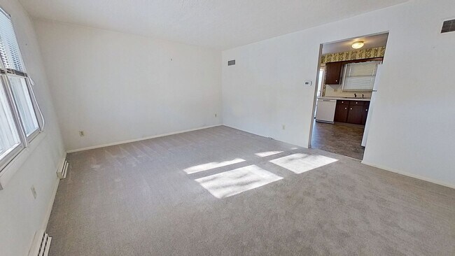 Building Photo - Townhouse Living in York Township with Garage