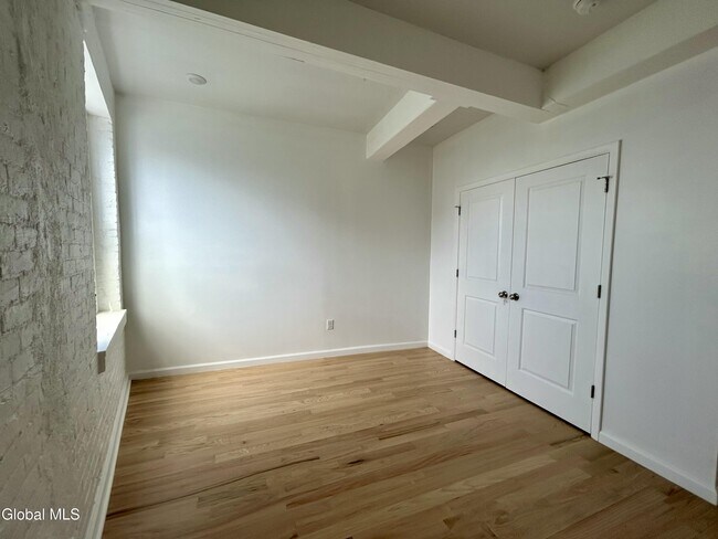 Building Photo - 155 River St