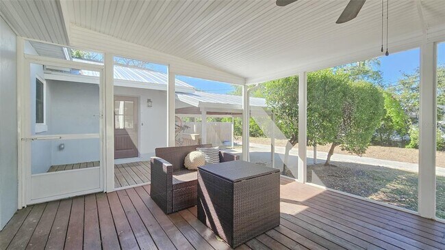 Building Photo - 515 34th Ave NE