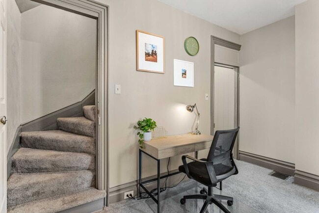 Building Photo - Fully Furnished 3 Bedroom Townhome in Central Lawrenceville