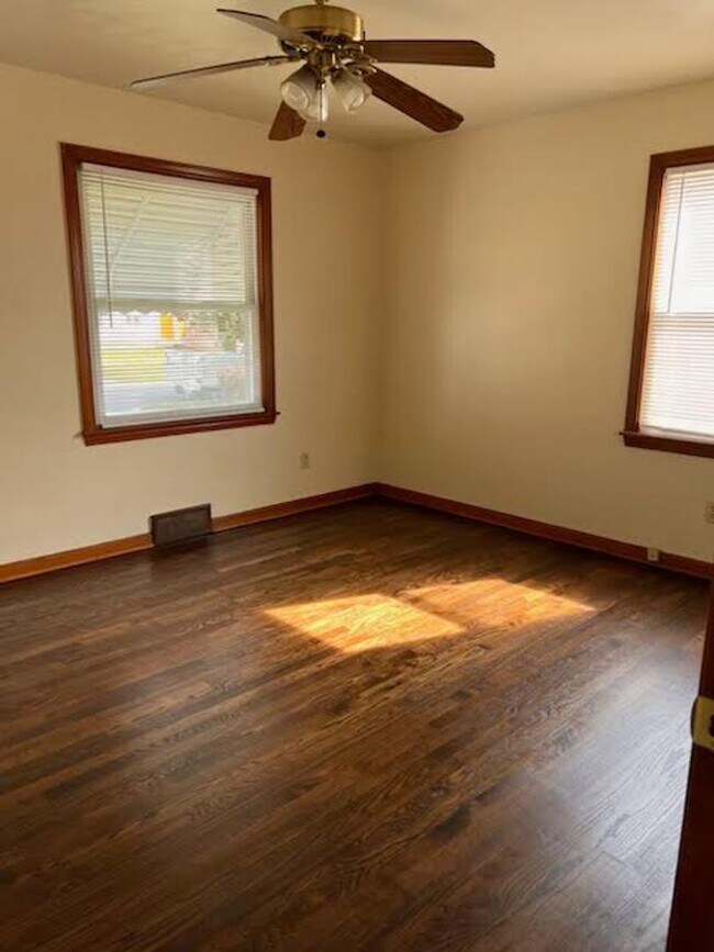 Building Photo - 864 Gary Ave SE