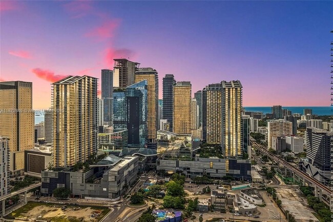 Building Photo - 350 S Miami Ave