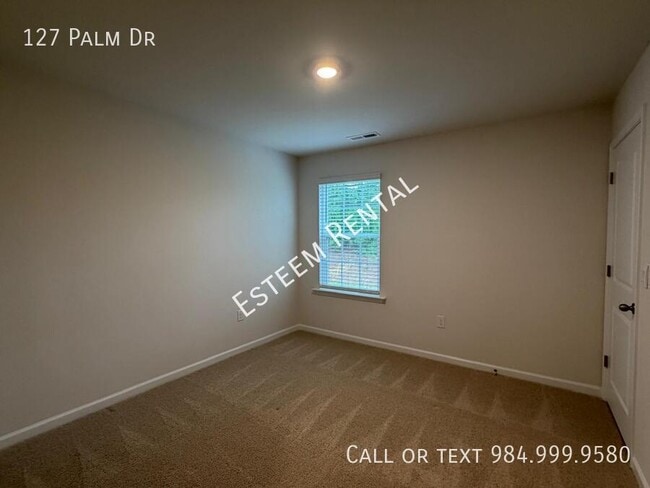 Building Photo - 127 Palm Dr