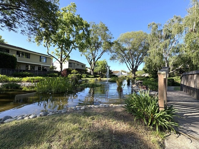 Building Photo - Charming Updated 2-Bedroom Home in Prime L...